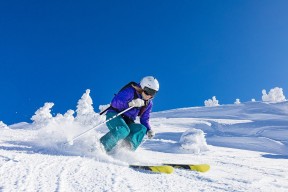 斯洛特在比赛中大胆使用替补球员，保持球队活力，斯洛特耶斯退役原因