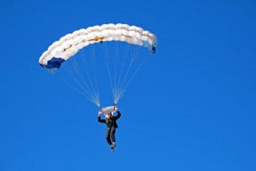 开云官网首页-_全天候极限挑战：在不同天气中比拼速度_，极限挑战天气预报美女是谁