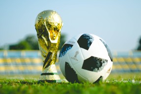 那不勒斯后防线失误频频，防守漏洞暴露，那不勒斯阵型图