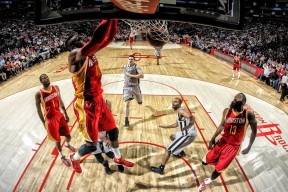 武汉卓尔球队展现出色实力，蓄势待发，武汉卓尔队主力队员