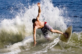 枫叶队进攻配合默契，轻松取胜对手，枫叶团队