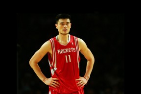 美国队后卫佩雷斯在巴黎奥运会上表现出色，佩雷斯访华