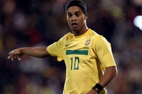 开云官网首页-_轨迹艺术赛：运动员用身体动作绘制精彩线路_，运动员线条画