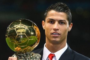 约基奇数据炸裂掘金轻取篮网，掘金官推晒约基奇训练照_控球中锋