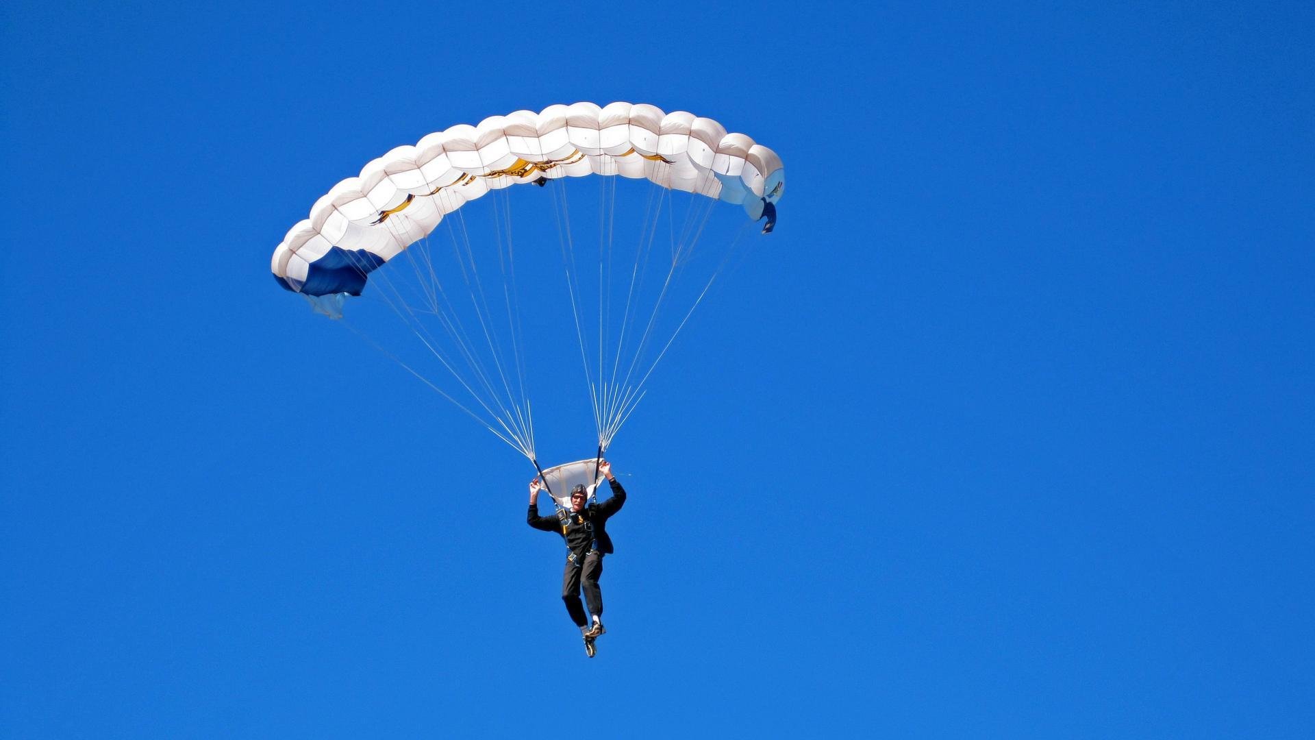 快船压哨战胜太阳，季后赛首轮中乔治砍下47分，快船乔治季后赛数据